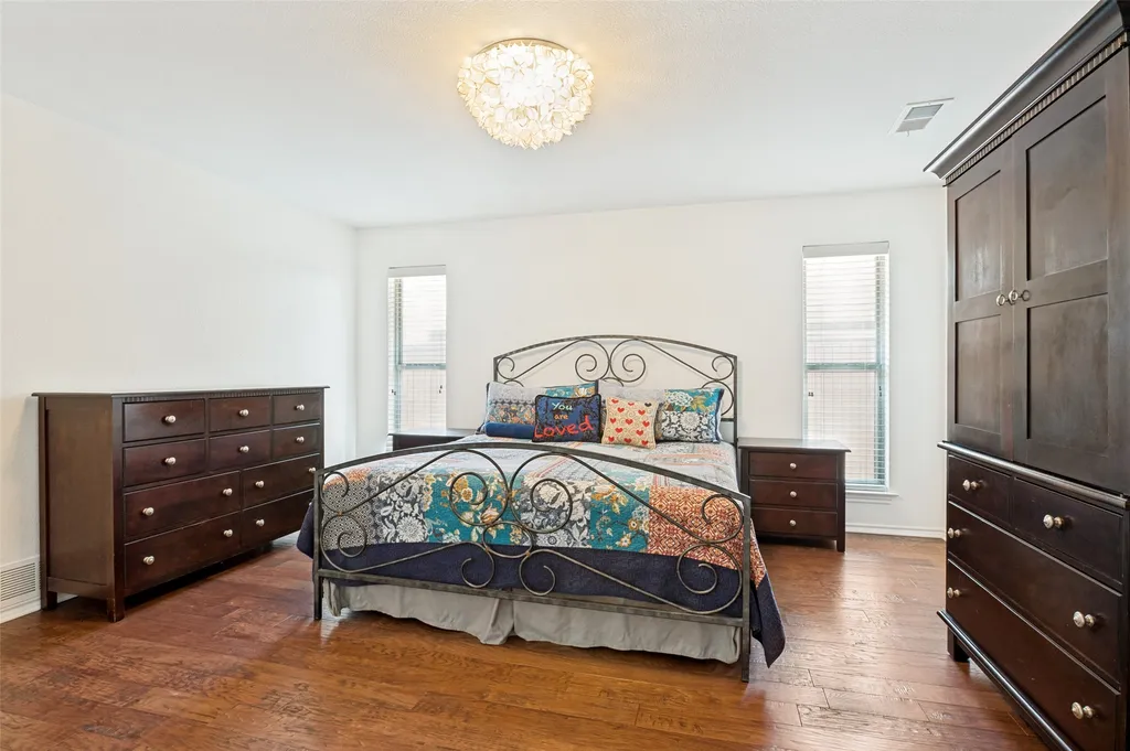 1005 De Pauw Drive Arlington TX 76012