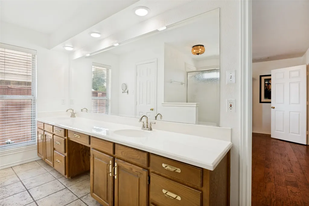 1005 De Pauw Drive Arlington TX 76012