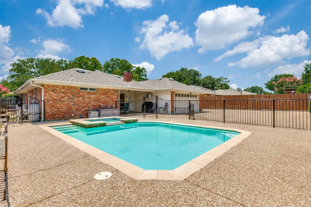 1005 De Pauw Drive Arlington TX 76012