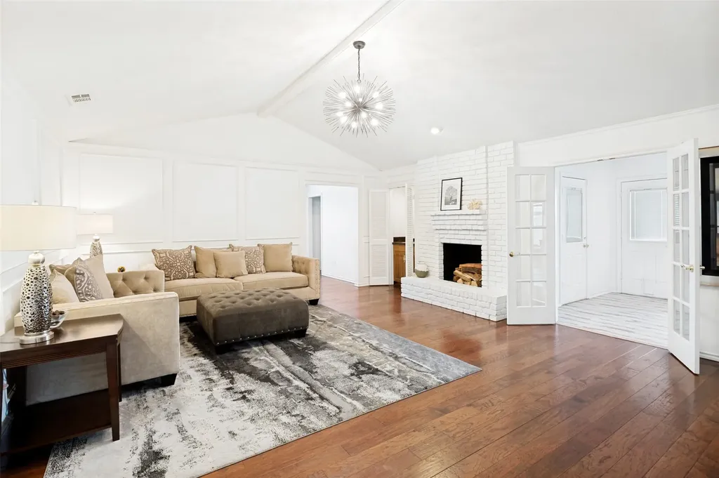 1005 De Pauw Drive Arlington TX 76012