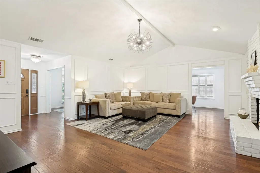 1005 De Pauw Drive Arlington TX 76012