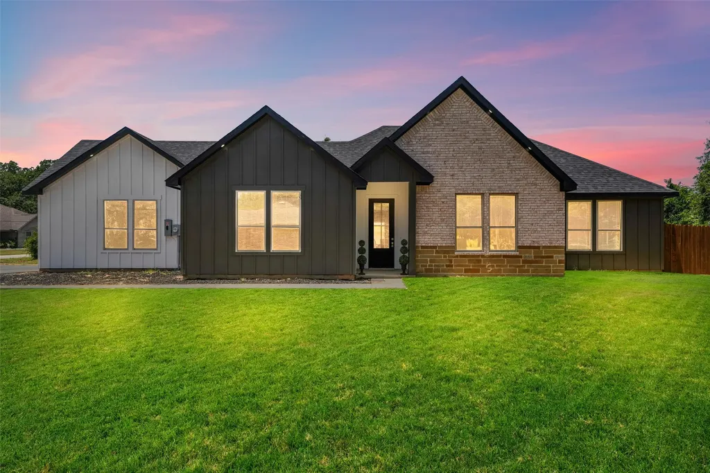 609 Luzon Street Tool TX 75143