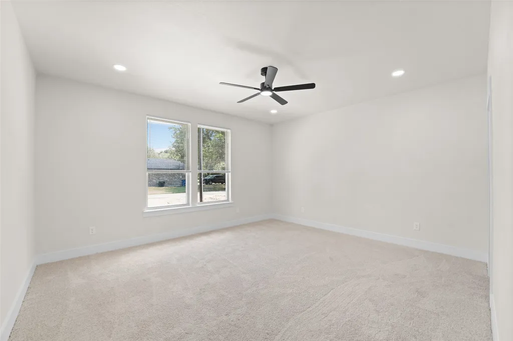 609 Luzon Street Tool TX 75143