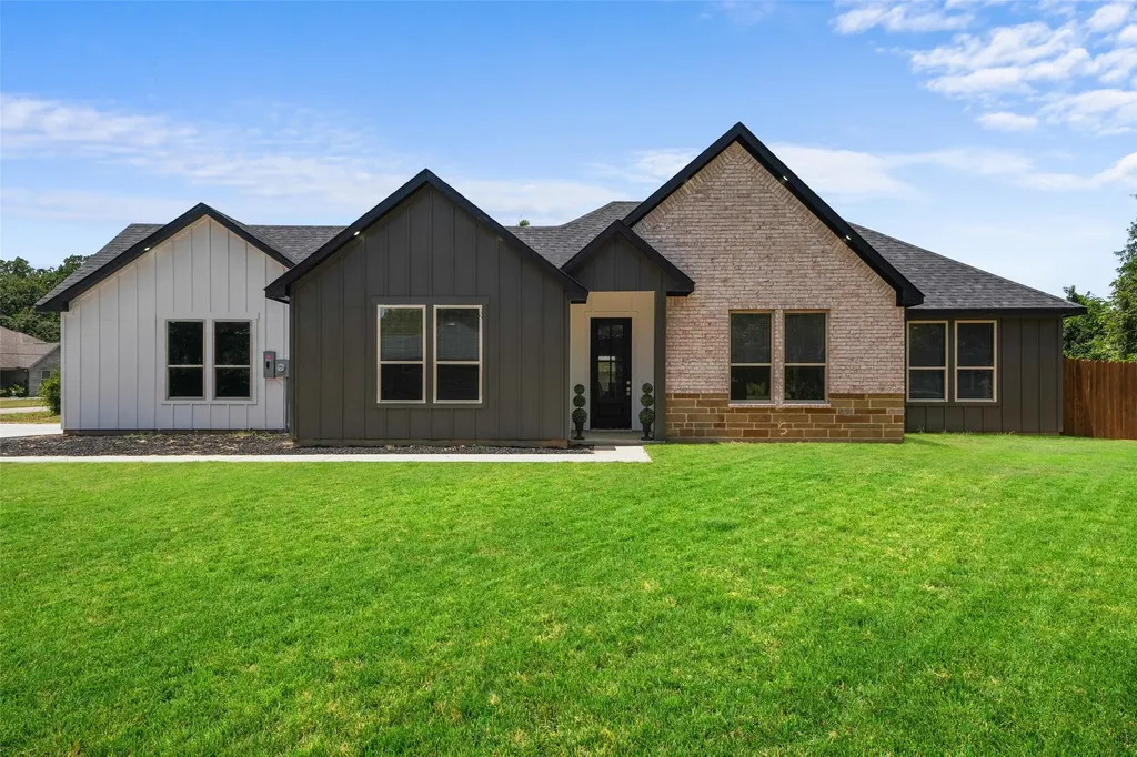 609 Luzon Street Tool TX 75143