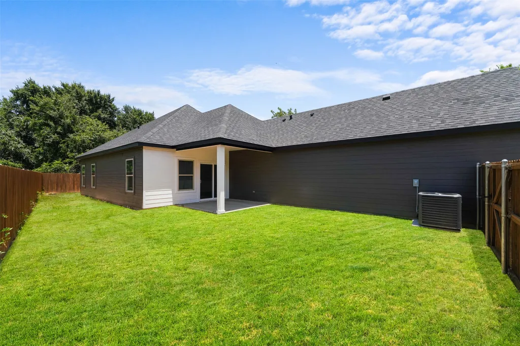 609 Luzon Street Tool TX 75143