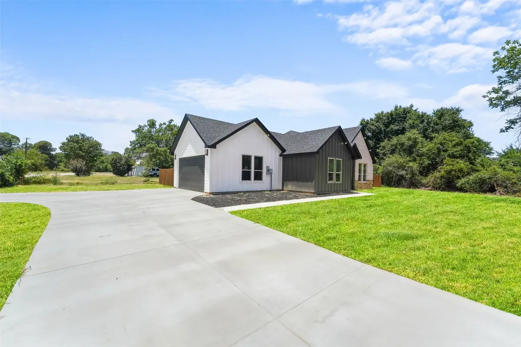 609 Luzon Street Tool TX 75143