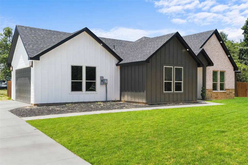 609 Luzon Street Tool TX 75143