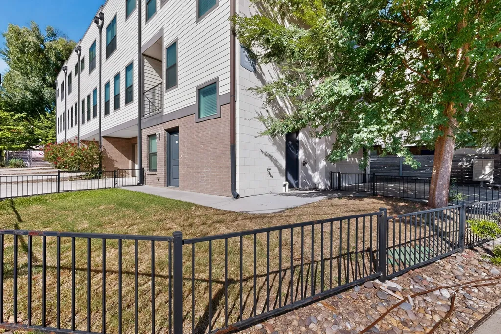 4950 Cedar Springs Road Dallas TX 75235