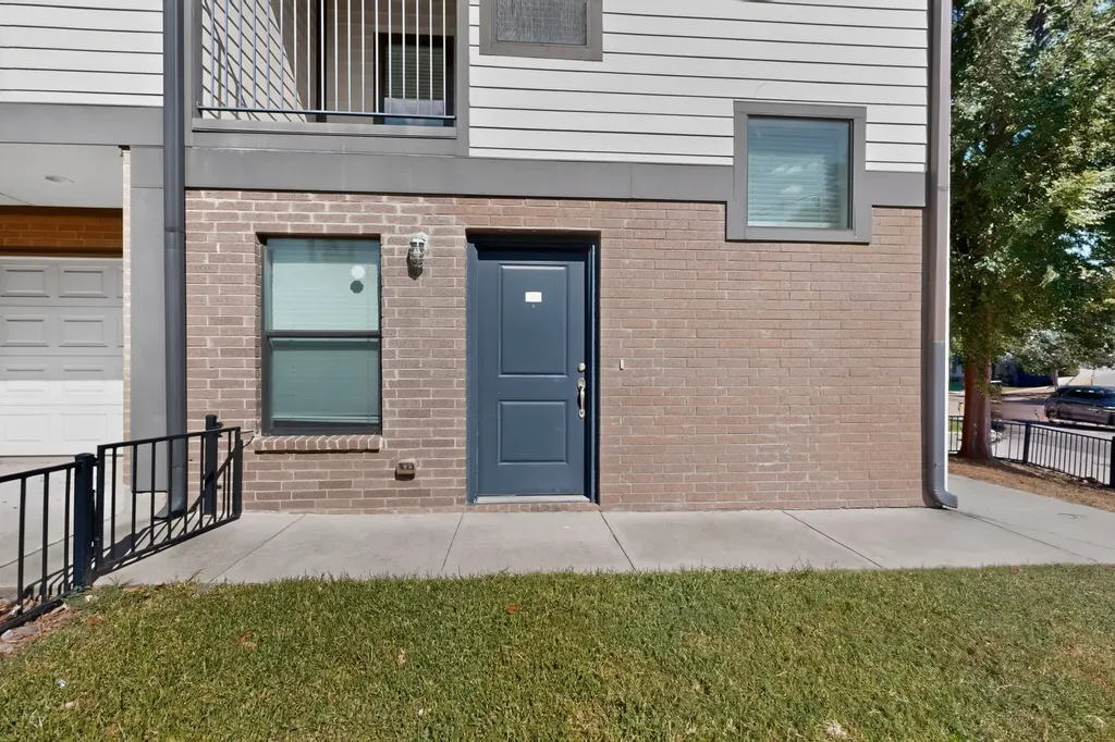 4950 Cedar Springs Road Dallas TX 75235
