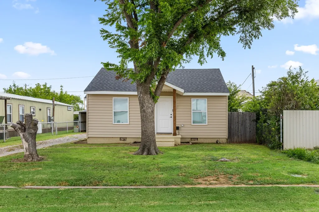 403 S Main Street Holliday TX 76366