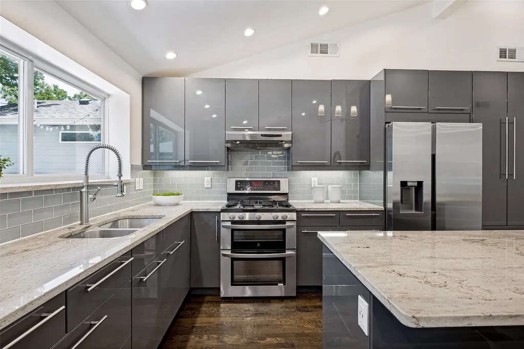 6524 Kenwell Street Dallas TX 75209