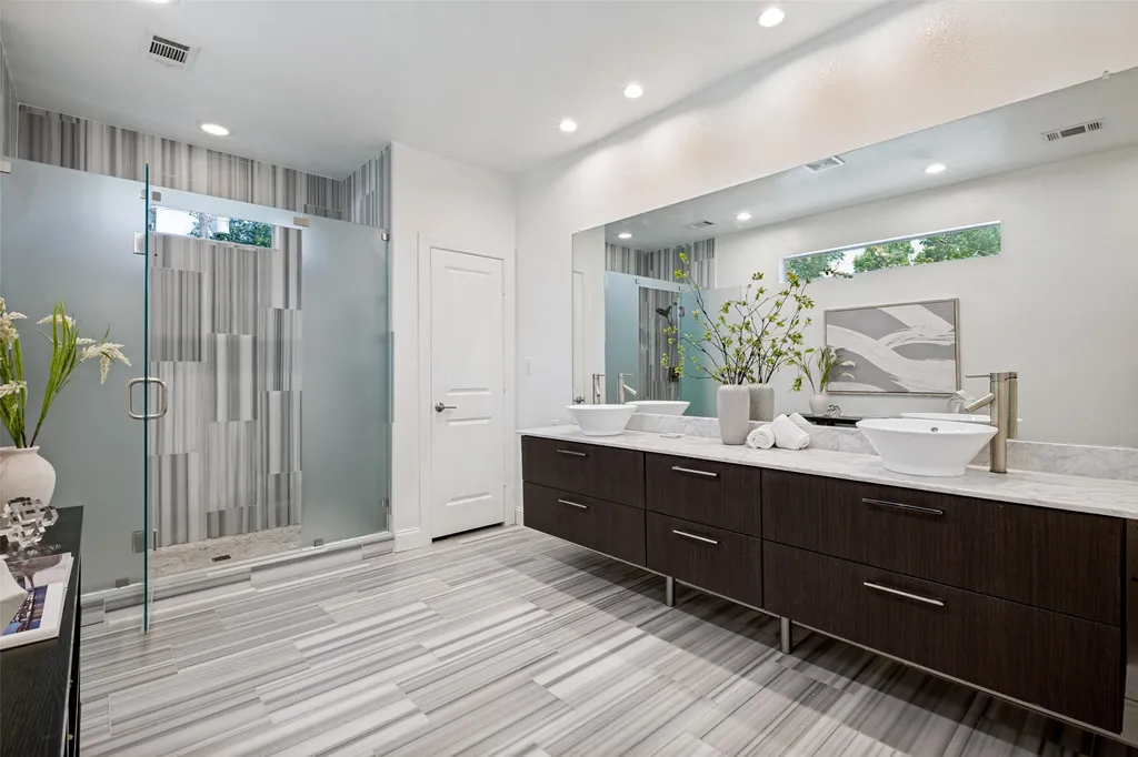 6524 Kenwell Street Dallas TX 75209