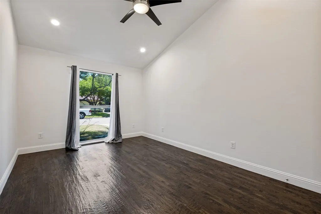 6524 Kenwell Street Dallas TX 75209
