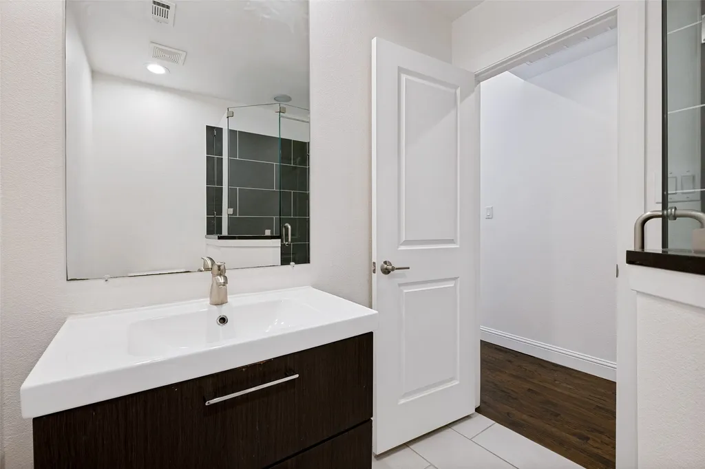 6524 Kenwell Street Dallas TX 75209