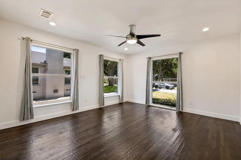 6524 Kenwell Street Dallas TX 75209