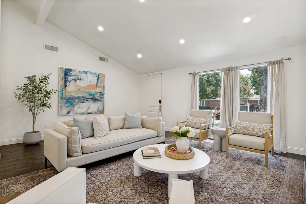 6524 Kenwell Street Dallas TX 75209