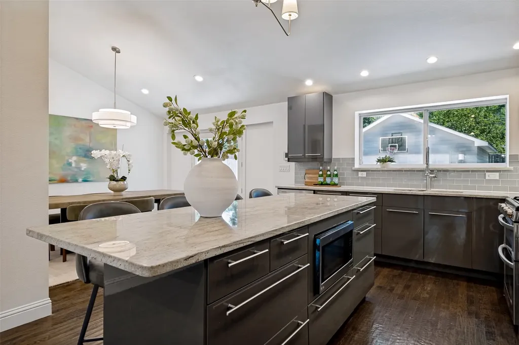 6524 Kenwell Street Dallas TX 75209