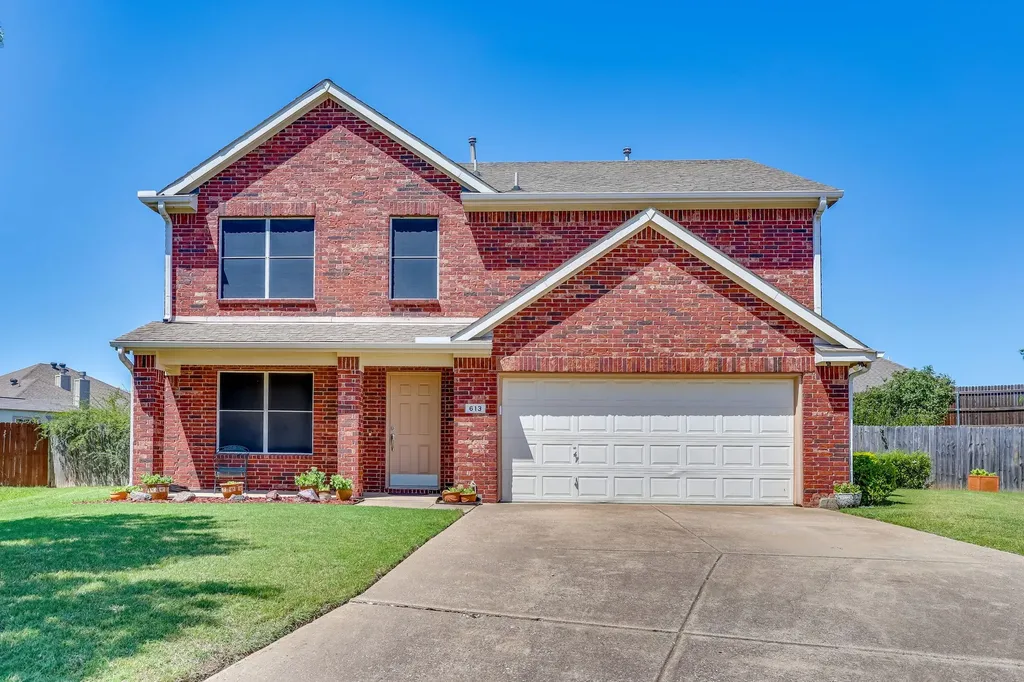 613 Cessna Court Saginaw TX 76179