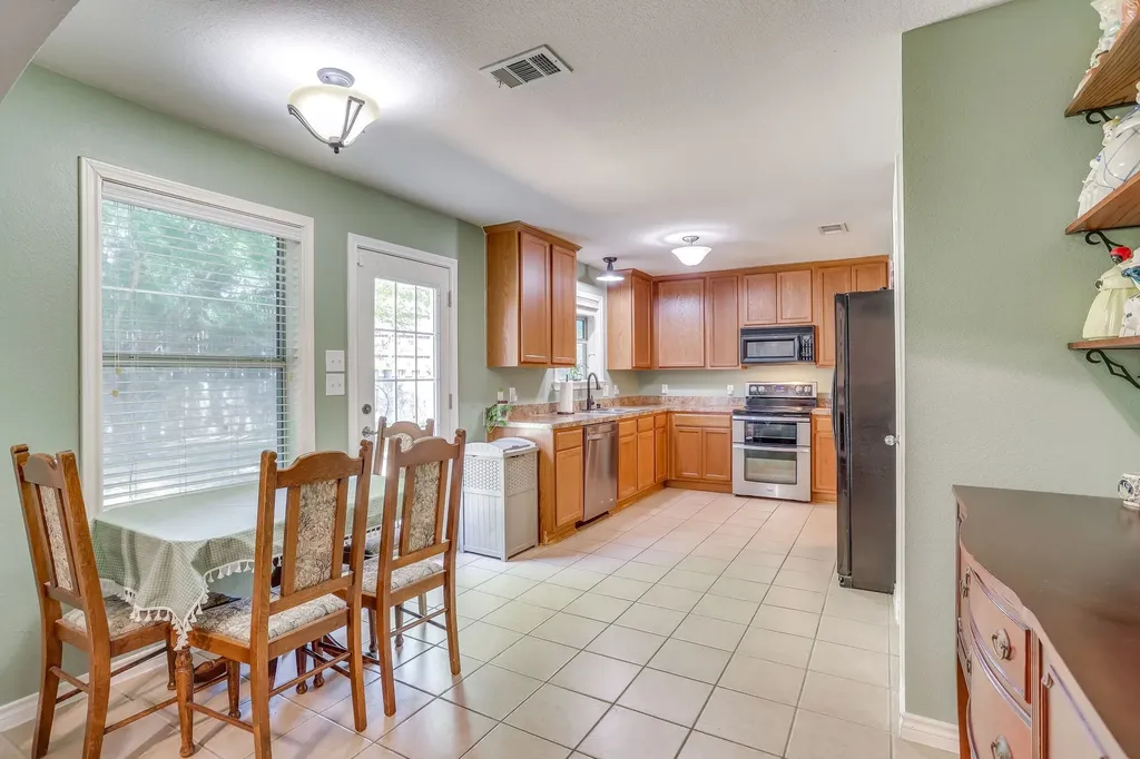 613 Cessna Court Saginaw TX 76179