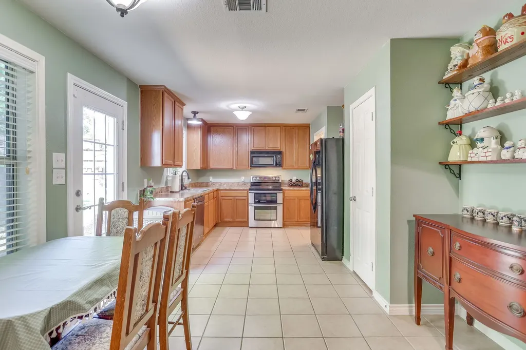 613 Cessna Court Saginaw TX 76179