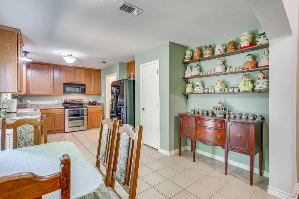 613 Cessna Court Saginaw TX 76179