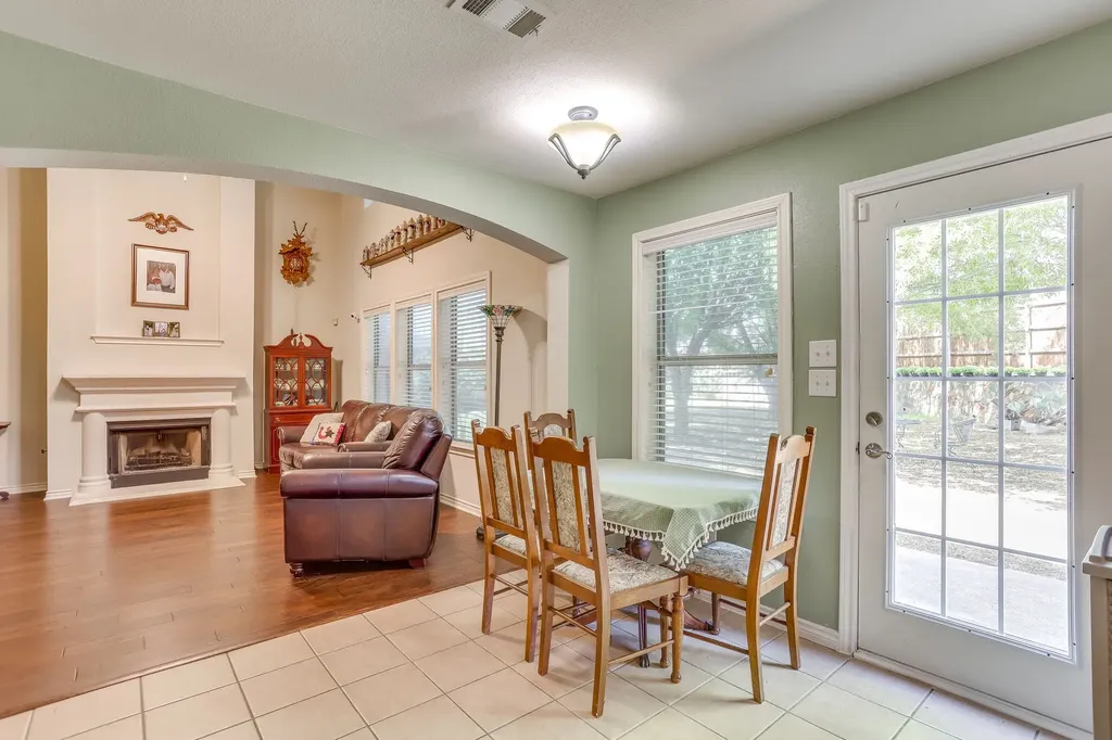 613 Cessna Court Saginaw TX 76179