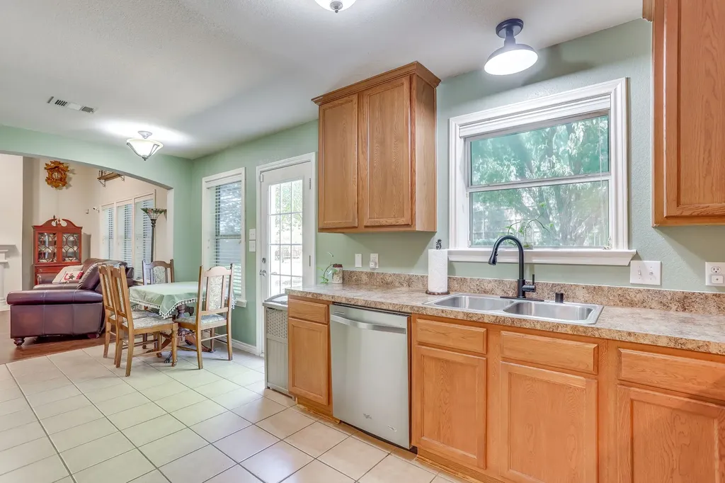 613 Cessna Court Saginaw TX 76179