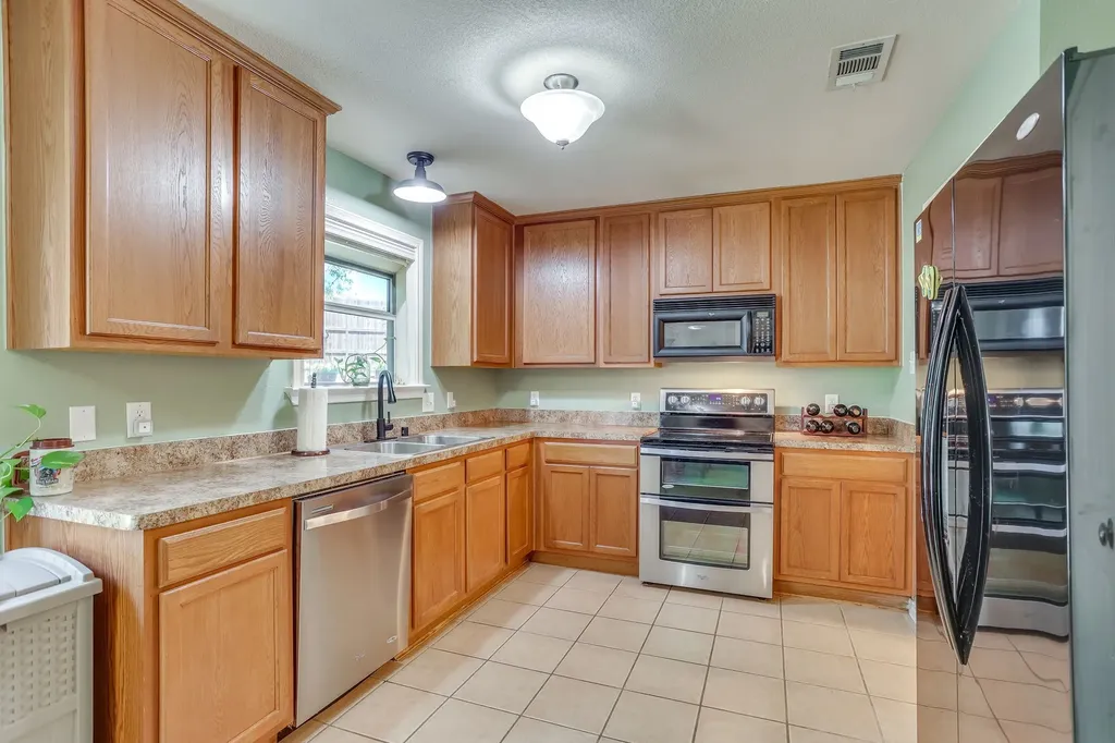 613 Cessna Court Saginaw TX 76179