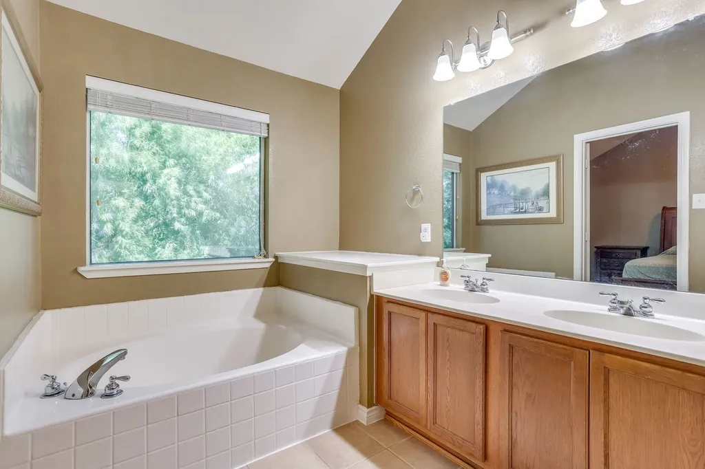 613 Cessna Court Saginaw TX 76179