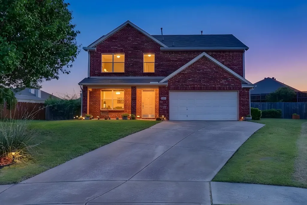 613 Cessna Court Saginaw TX 76179
