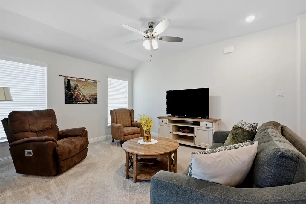 111 Mustang Drive Lindsay TX 76240