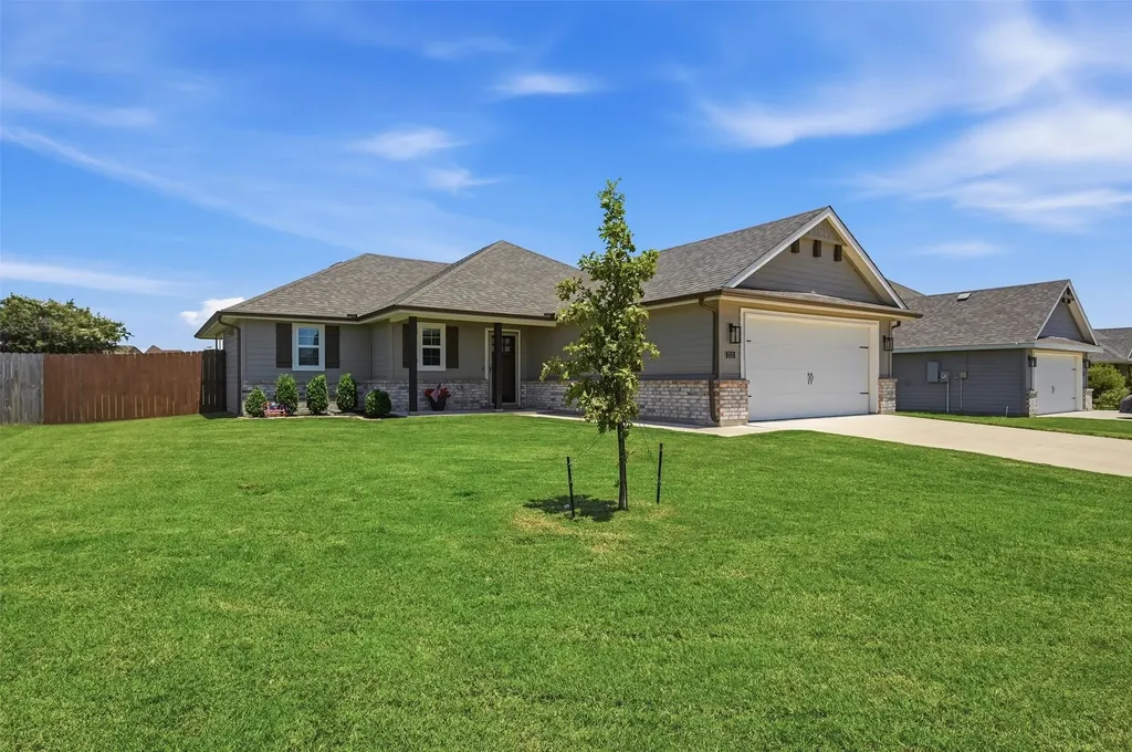 111 Mustang Drive Lindsay TX 76240