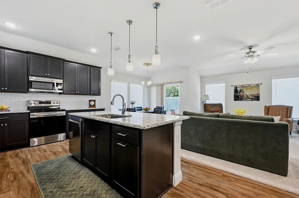 111 Mustang Drive Lindsay TX 76240