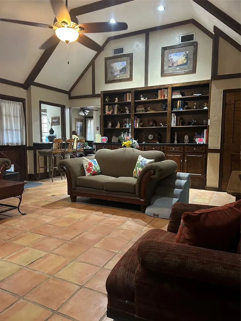 304 Paloverde Lane Fort Worth TX 76112