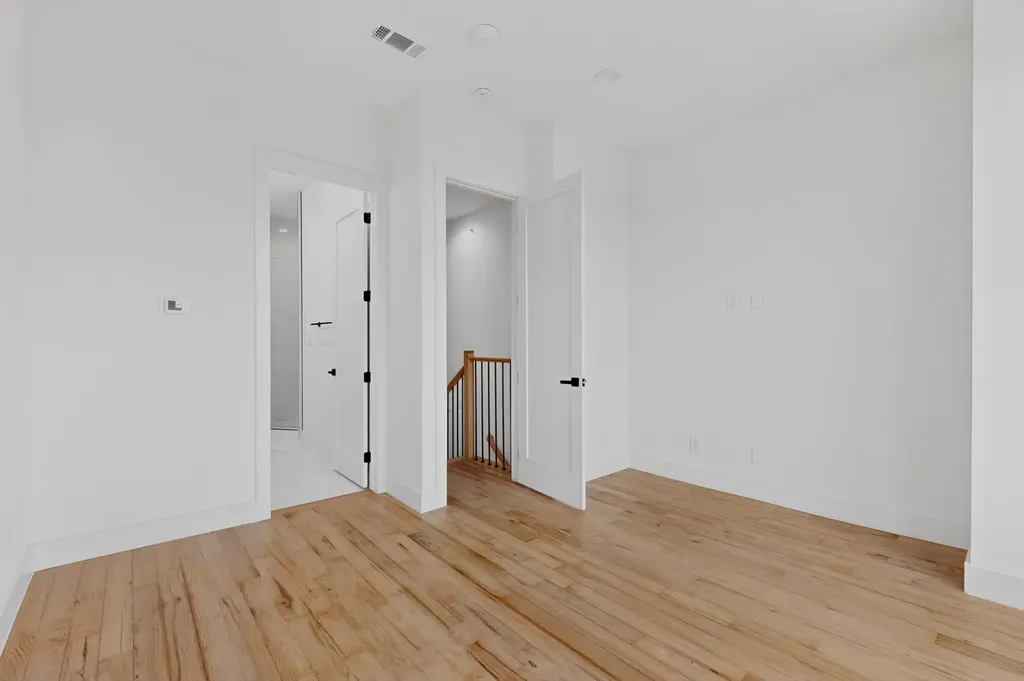 2080 Kelly Avenue Dallas TX 75215