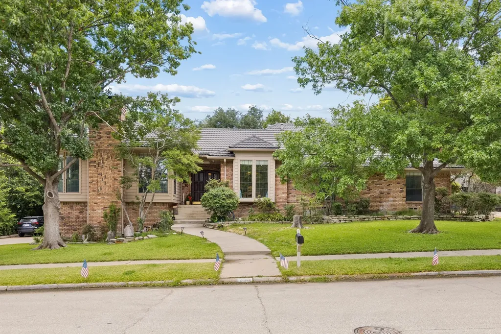 205 Balboa Street Irving TX 75062