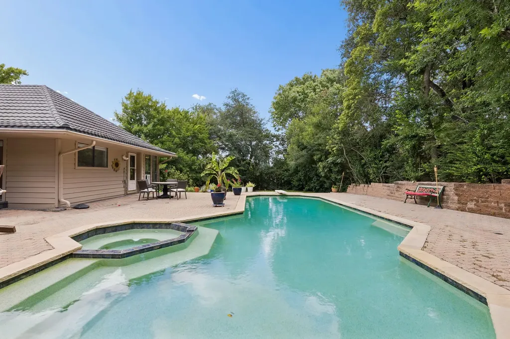 205 Balboa Street Irving TX 75062