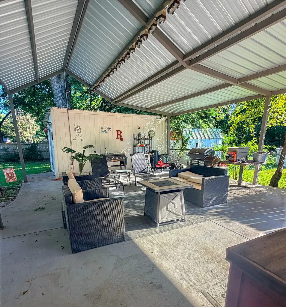 2124 Culbertson Street Paris TX 75460