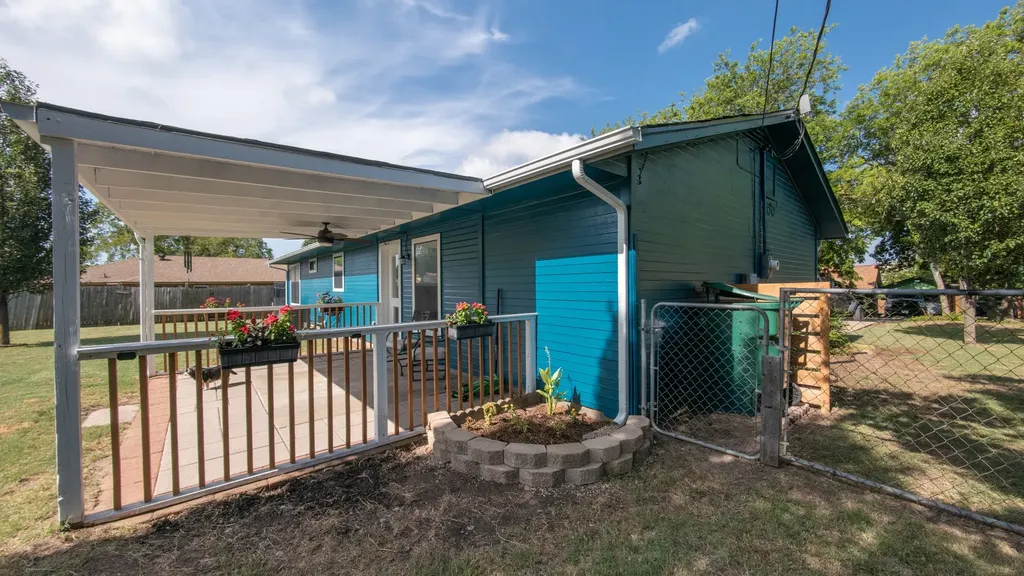 109 S Shaw Street Tom Bean TX 75489