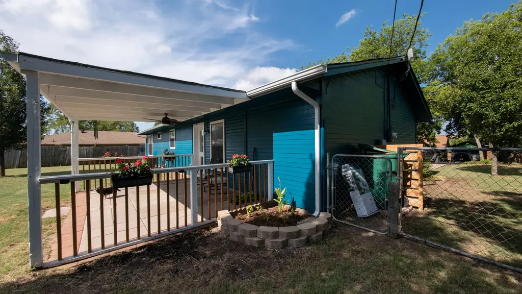 109 S Shaw Street Tom Bean TX 75489
