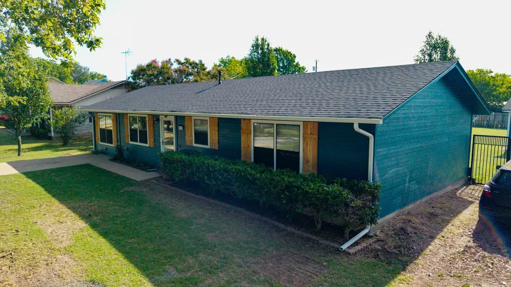 109 S Shaw Street Tom Bean TX 75489