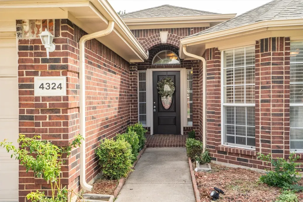 4324 Stone Hollow Way Fort Worth TX 76040