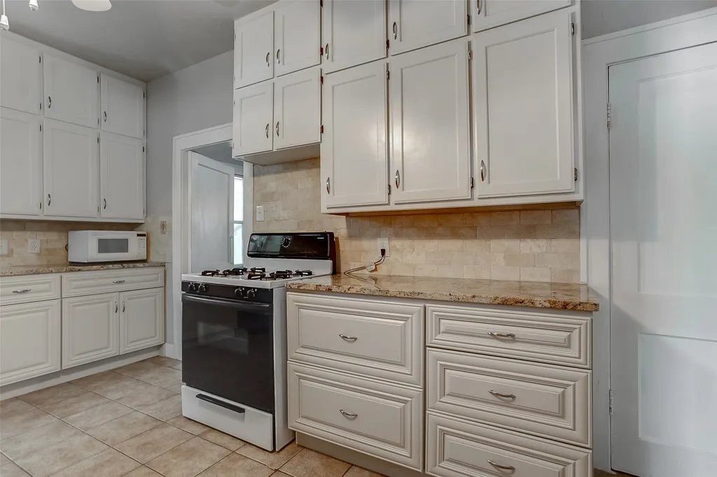 3100 Odessa Avenue Fort Worth TX 76109