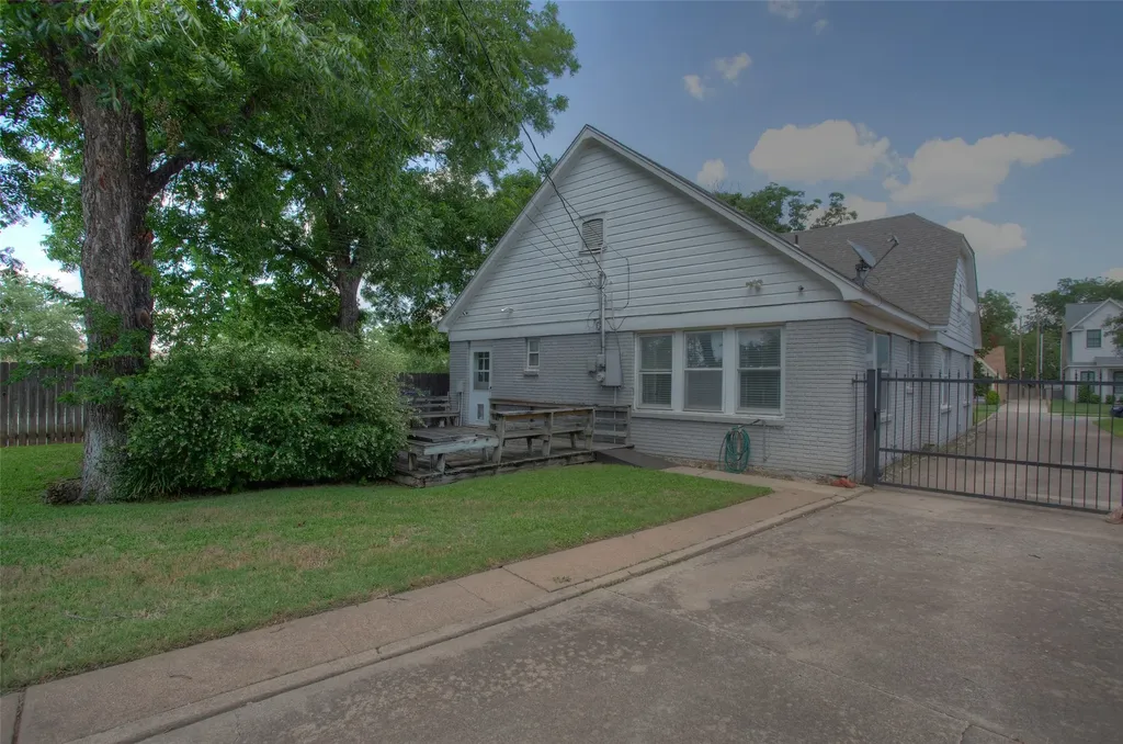 3100 Odessa Avenue Fort Worth TX 76109