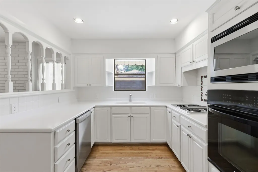 706 Peach Tree Lane Garland TX 75041