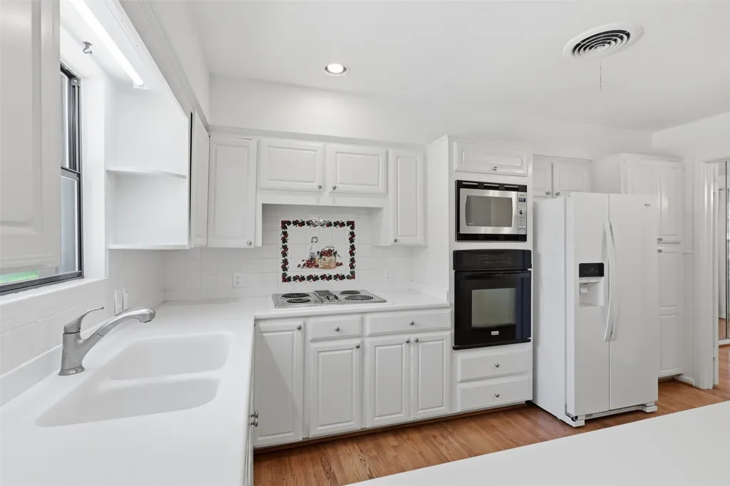 706 Peach Tree Lane Garland TX 75041