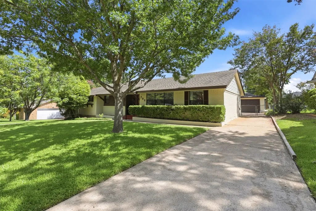 706 Peach Tree Lane Garland TX 75041