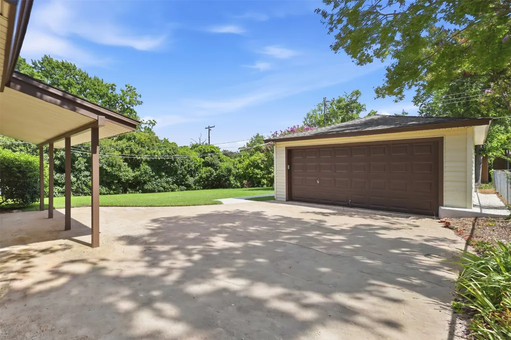 706 Peach Tree Lane Garland TX 75041