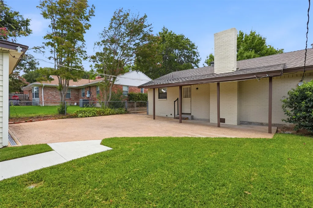 706 Peach Tree Lane Garland TX 75041