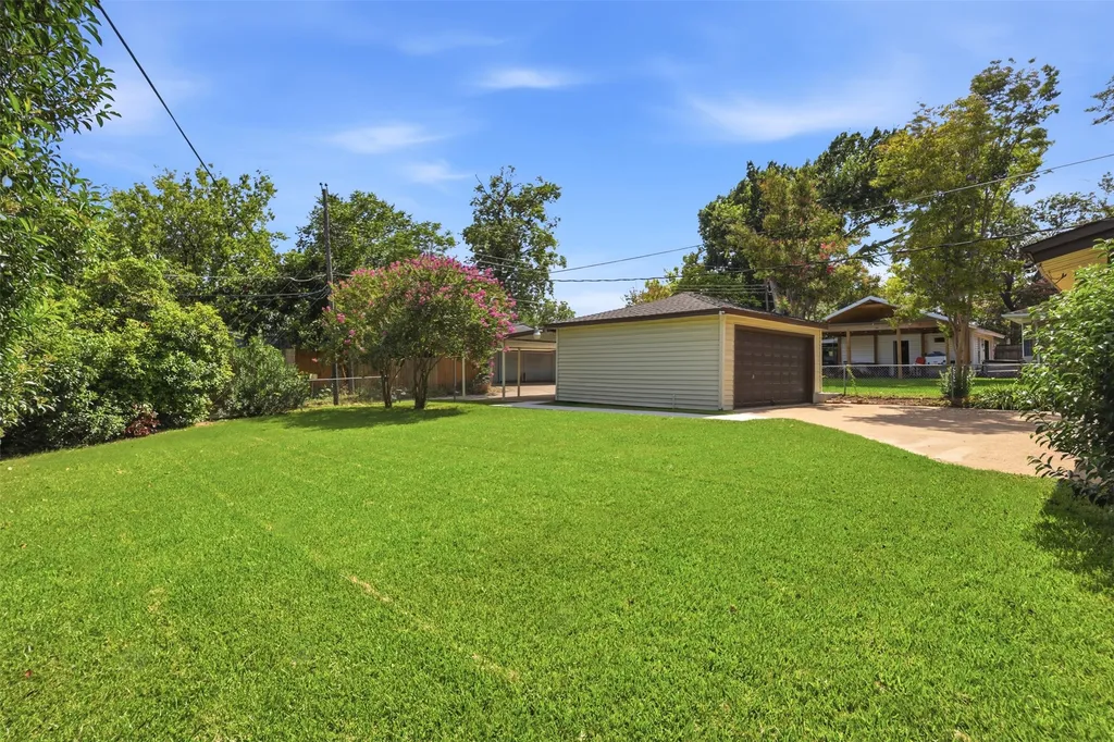 706 Peach Tree Lane Garland TX 75041
